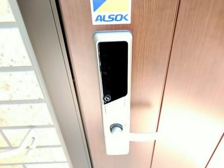 玄関　※同タイプのお部屋の画像です