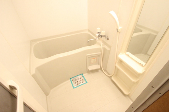 バス・シャワールーム　※別部屋の写真です