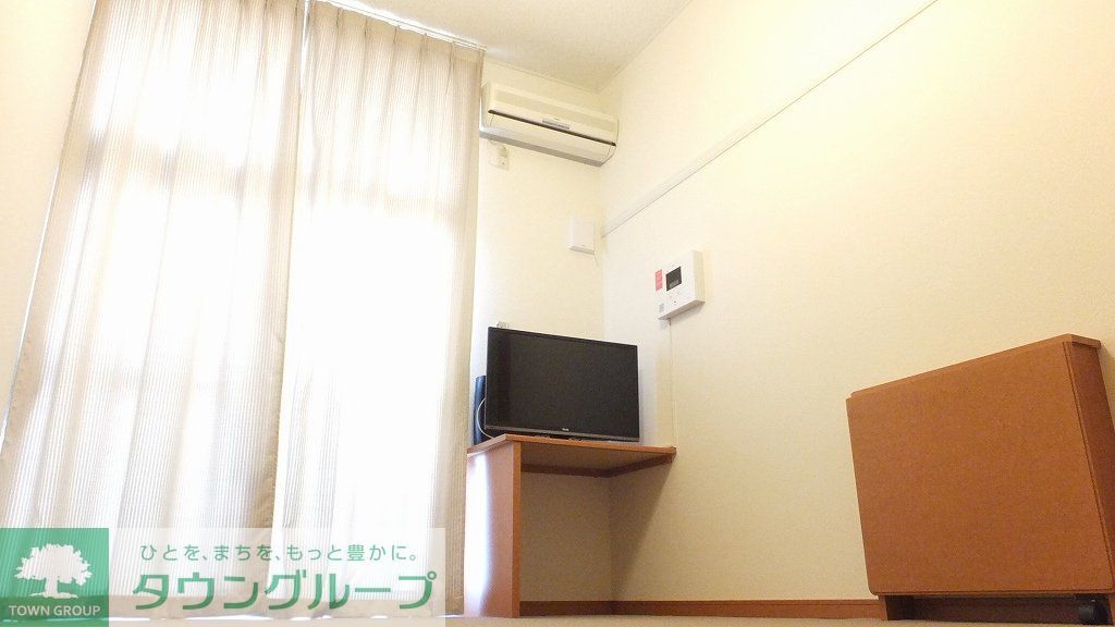 レオパレスハナブサ Naraの居間写真