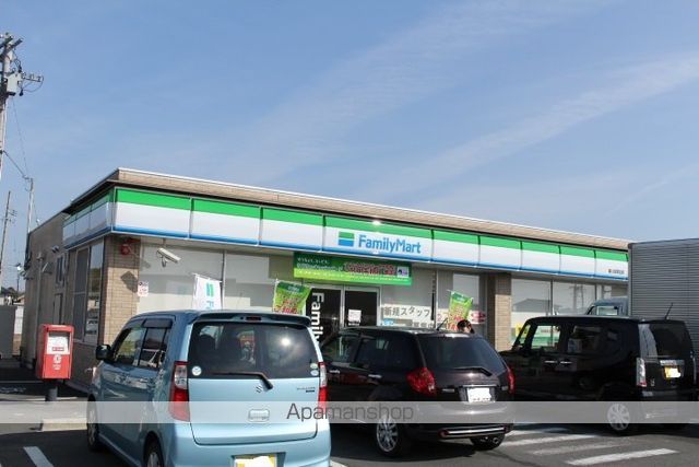 コンビニ　ファミリーマート（コンビニ）まで427m