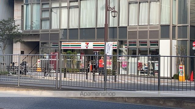 コンビニ　セブンイレブン（コンビニ）まで220m