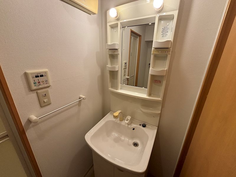 洗面設備　同物件同号室のお写真でございます。
