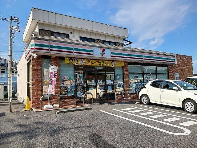 コンビニ　セブンイレブン井原上出部町店（コンビニ）まで240m