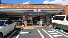 コンビニ　セブンイレブン 中野坂上駅西店（コンビニ）まで196m