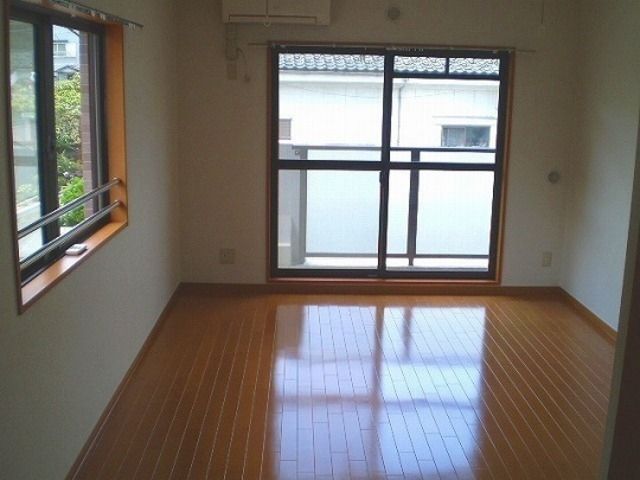 居室・リビング　♪このお部屋は側面に窓は付きません♪