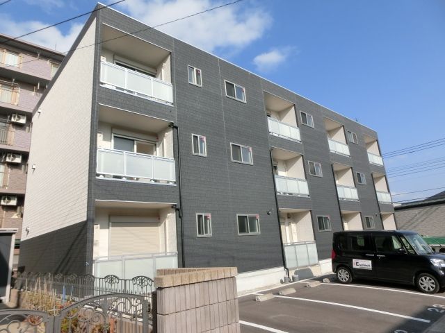 建物外観　2018年築。八幡宿駅そば