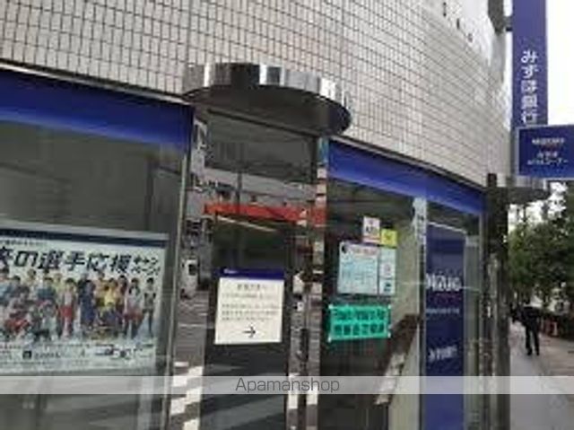 銀行　（株）みずほ銀行／新川支店（銀行）まで183m