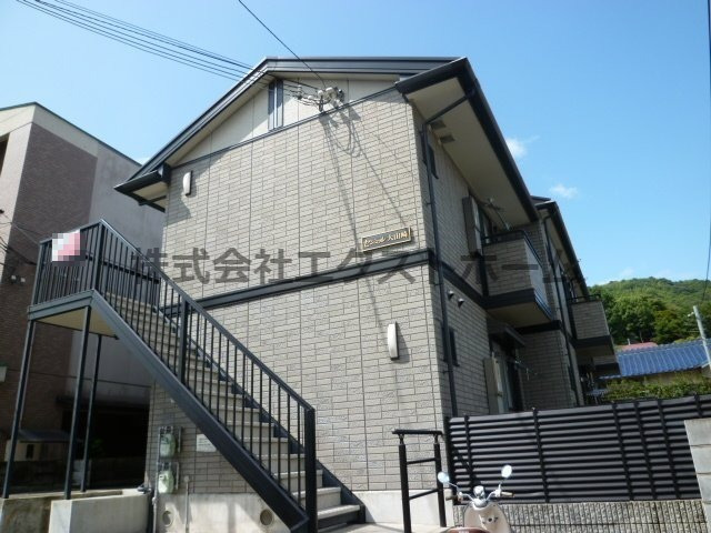建物外観　阪急大山崎駅徒歩2分。2沿線利用可能で通勤便利な好立地