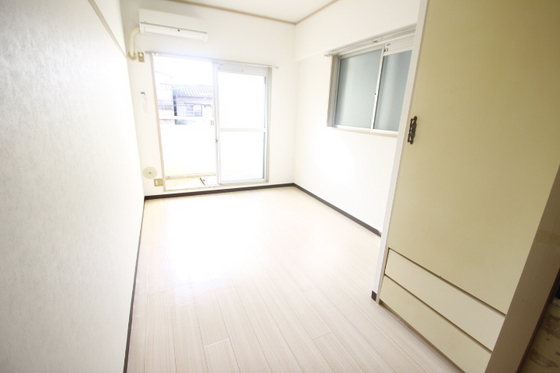 居室・リビング　※別部屋の写真です