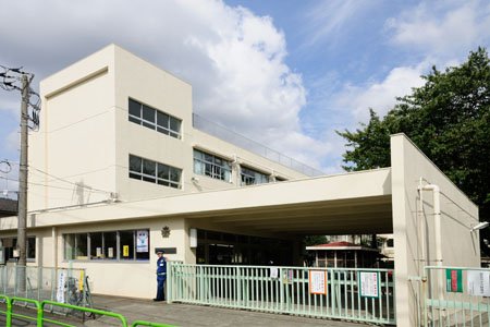 小学校　世田谷区立武蔵丘小学校（小学校）まで369m