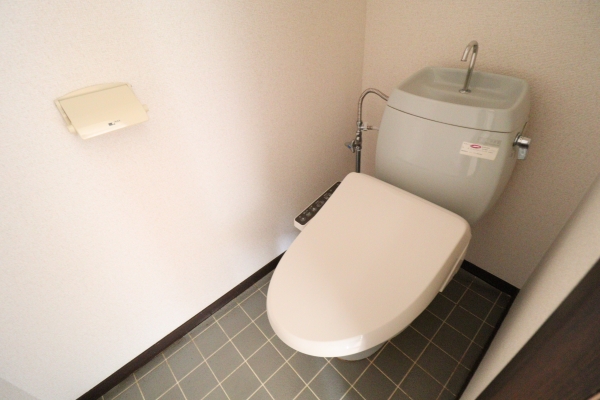 ＪＲ常磐線 水戸駅 徒歩60分 2階建 築38年のトイレ写真