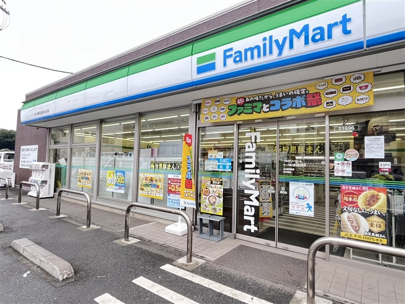 コンビニ　ファミリーマートサンズ東久留米金山町店（コンビニ）まで201m