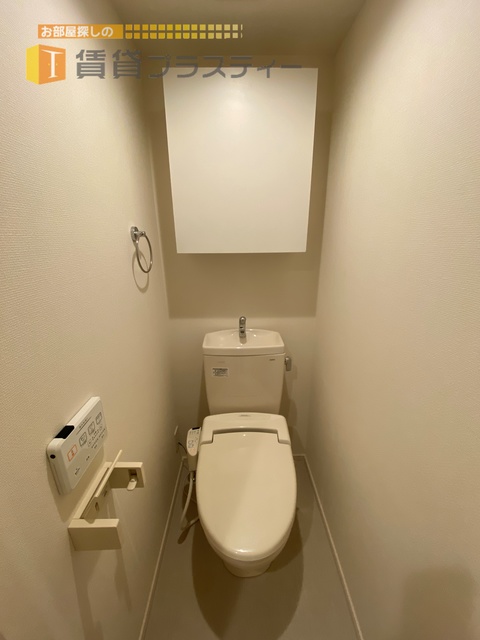 トイレ　温水洗浄便座付き。