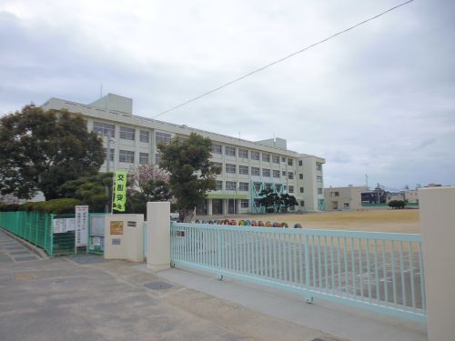 小学校　林小学校（小学校）まで375m