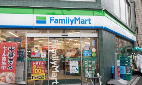 コンビニ　ファミリーマート高円寺梅里店（コンビニ）まで335m
