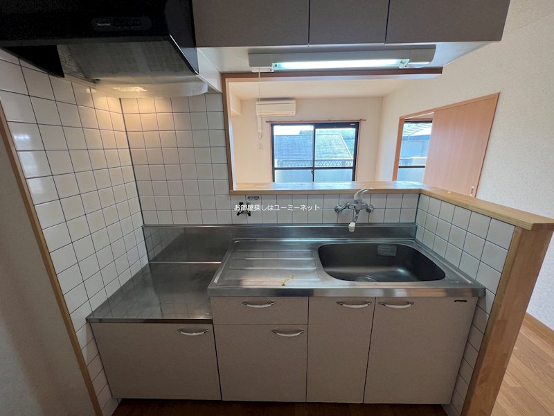 キッチン　実際のお部屋は反転タイプになります。