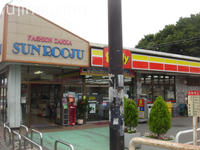 コンビニ　デイリーヤマザキ東武七里駅前店（コンビニ）まで650m
