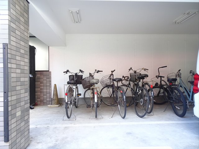 京王線 明大前駅 徒歩3分 5階建 築32年の外観写真