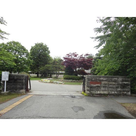 小学校　大町市立大町西小学校（小学校）まで989m