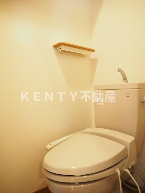 トイレ　落ち着いた色調のトイレです