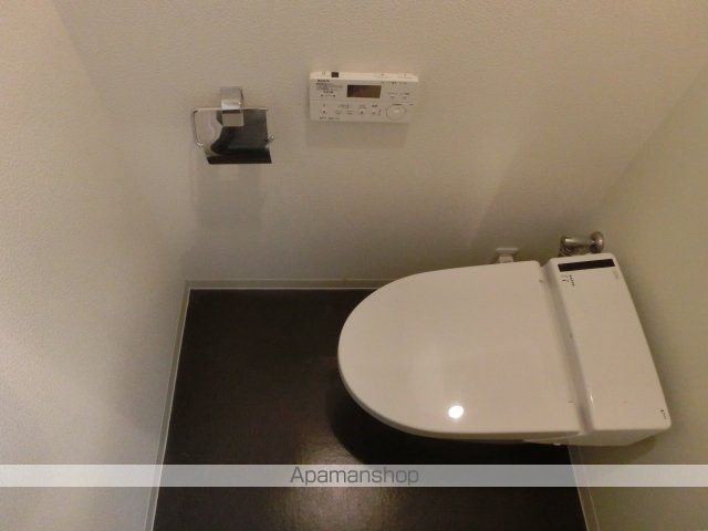 地下鉄谷町線 谷町六丁目駅 徒歩4分 10階建 築19年のトイレ写真