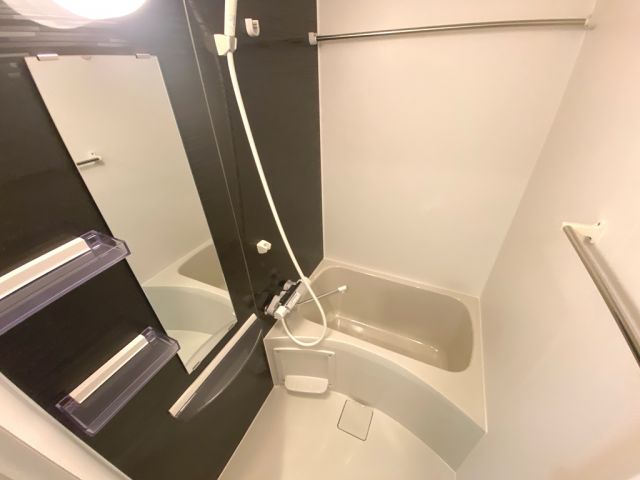 バス・シャワールーム　※部屋毎でカラーに違いがある場合がございます。