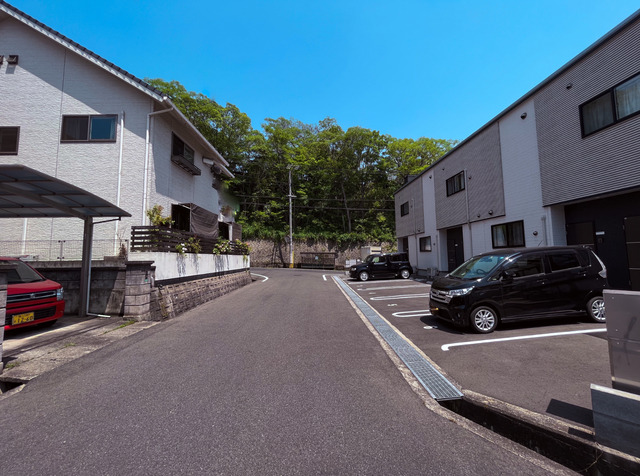 駐車場　車をお持ちの方に嬉しい駐車場付きの物件です