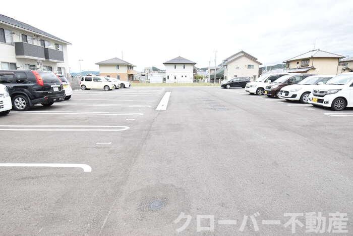 駐車場　駐車場