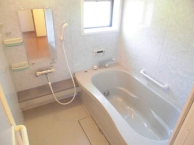 バス・シャワールーム　掲載写真は同型モデルを掲載しており実際のお部屋と仕様等が異な