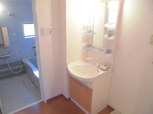 洗面設備　掲載写真は同型モデルを掲載しており実際のお部屋と仕様等が異な