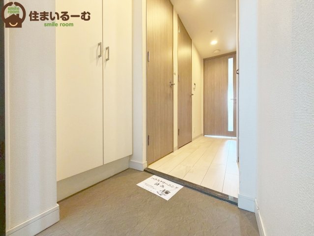 プレサンス南森町駅前の玄関写真