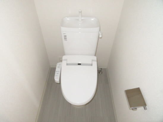 トイレ　別部屋・同タイプの参考写真になります。