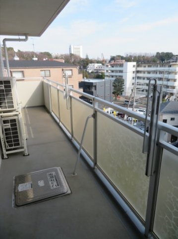 バルコニー　別部屋・同タイプの参考写真になります。