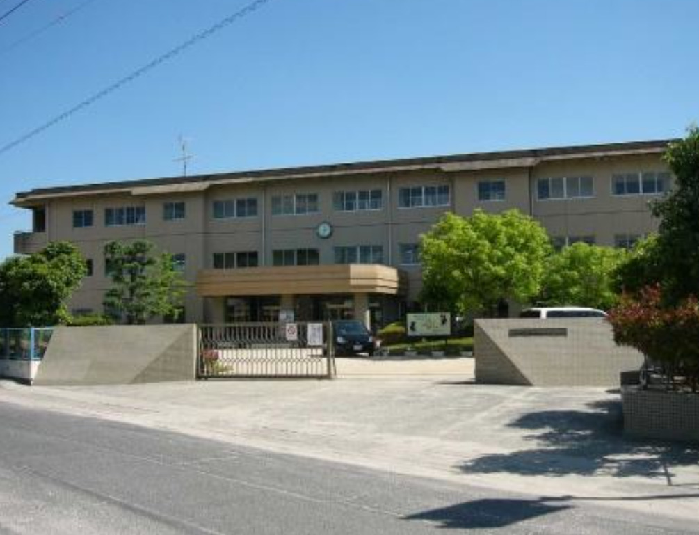 小学校　総社市立総社中央小学校（小学校）まで736m
