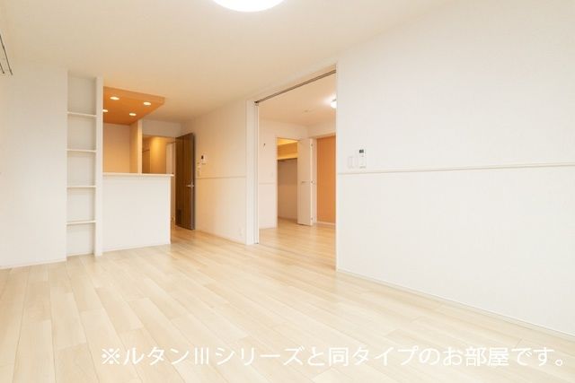 プラシード・アルバVIIの居間写真