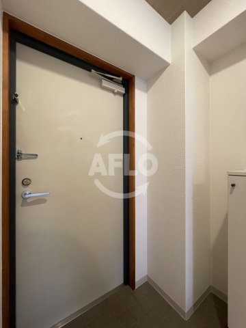 アーデン新大阪の玄関写真
