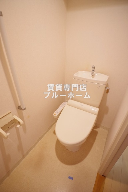 トイレ　温水洗浄便座付きのトイレです！