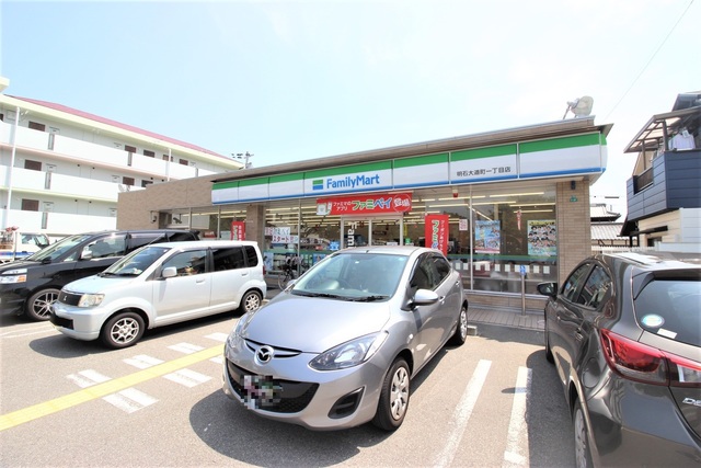 コンビニ　ファミリーマート明石大道町１丁（コンビニ）まで74m
