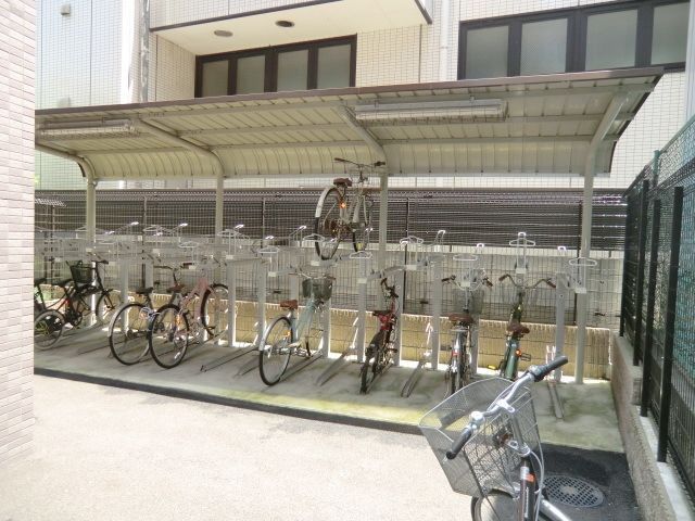 その他共有部分　屋根つきの駐輪場