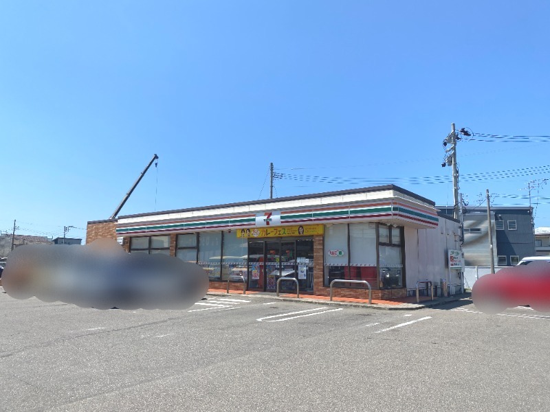 コンビニ　セブンイレブン下越巻店（コンビニ）まで747m