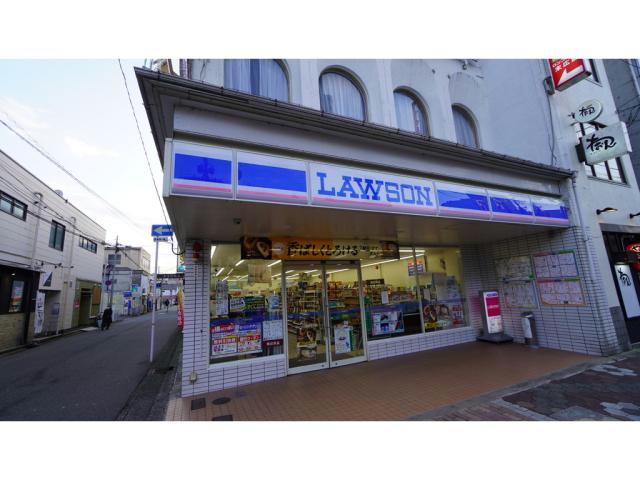 コンビニ　ファミリーマート末広温泉町店（コンビニ）まで282m