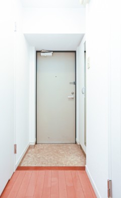 玄関　別部屋参考写真となります。