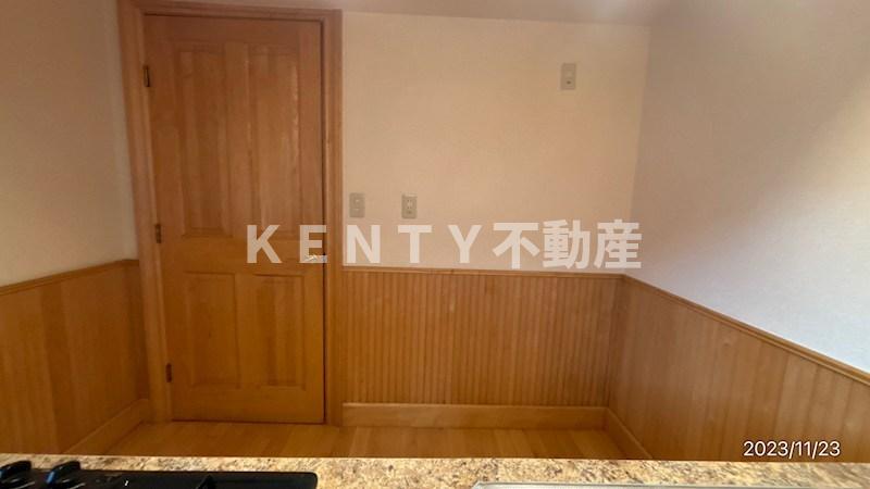 その他部屋・スペース　開放的な寝室です