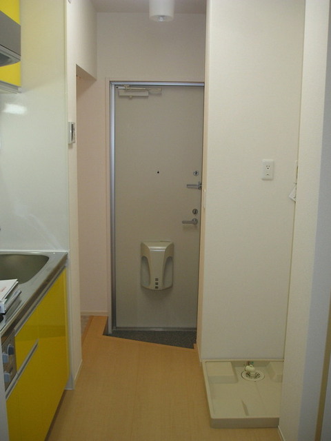 玄関　玄関には室内洗濯機置場があります！