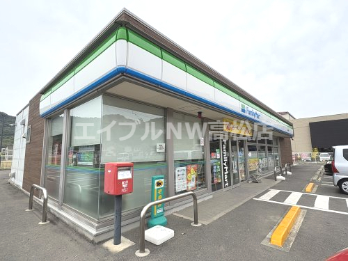 コンビニ　ファミリーマート　高松牟礼町店（コンビニ）まで384m
