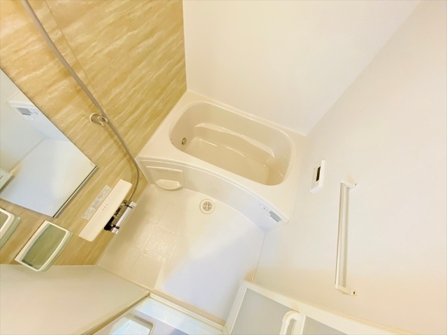 バス・シャワールーム　＊コンテチェストIIIと同じタイプのお部屋です。