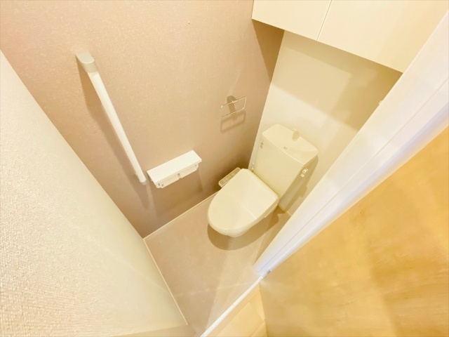 トイレ　＊コンテチェストIIIと同じタイプのお部屋です。