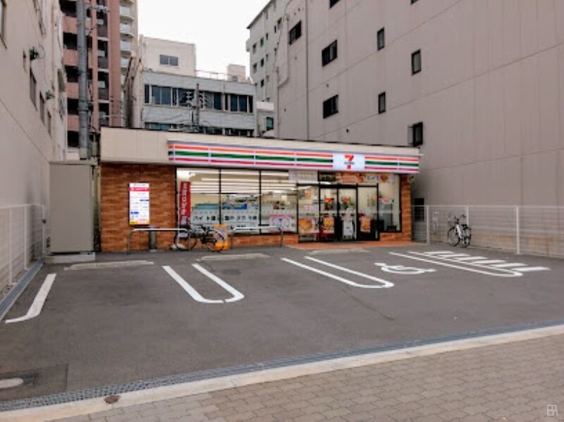 コンビニ　セブンイレブン大阪京町堀1丁目店（コンビニ）まで281m