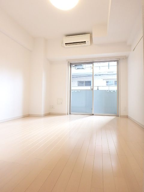 その他部屋・スペース　照明付の明るい室内