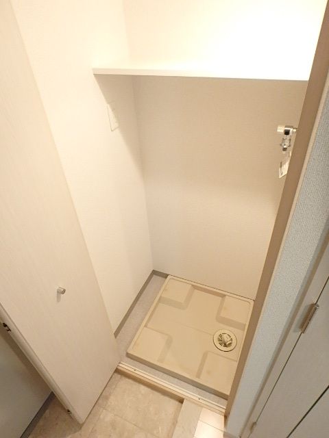 その他　洗濯機置場（棚付）